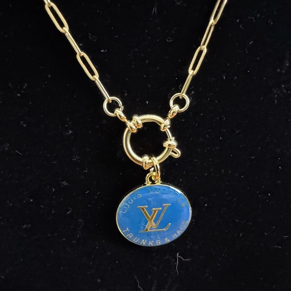 ✨ Royal Blue Trunk & Bag Charm Necklace – 18” Paperclip‎ Chain ✨ - Picture 2 of 4